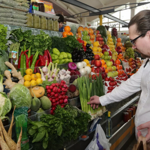 8 лайфхаков, которые помогут правильно выбрать продукты на рынке