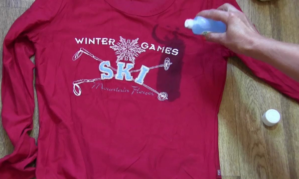 Как избавиться от въевшегося жирного пятна на одежде: способ без химчистки