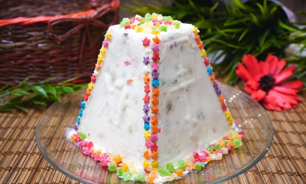 Как приготовить творожный пасхальный кулич из сметаны: не самый обычный рецепт